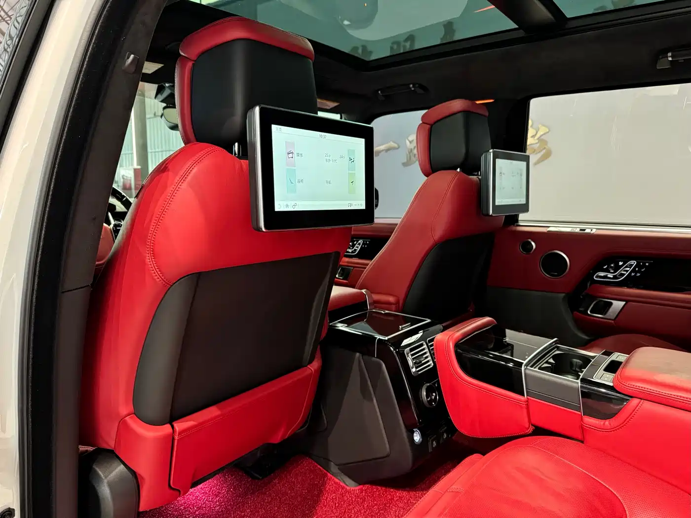 Land Rover Range Rover 2022 3.0 L6 400PS Prestige Genesis Extended Edition фото 25
