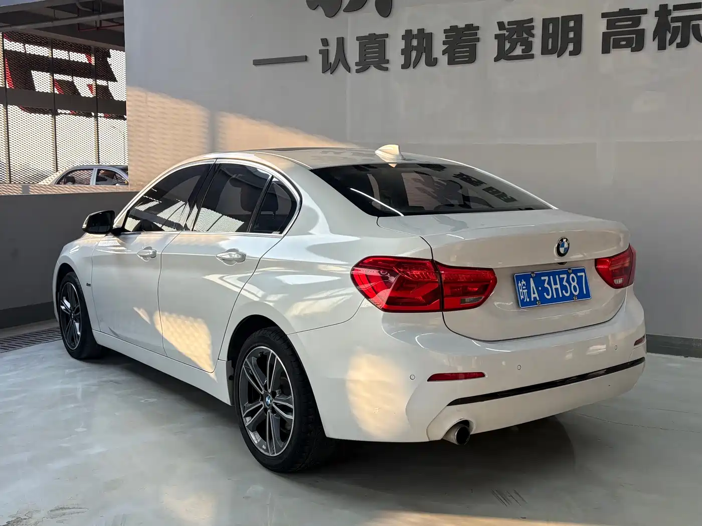 BMW 1 Series 2018 118i Sport Edition фото 8