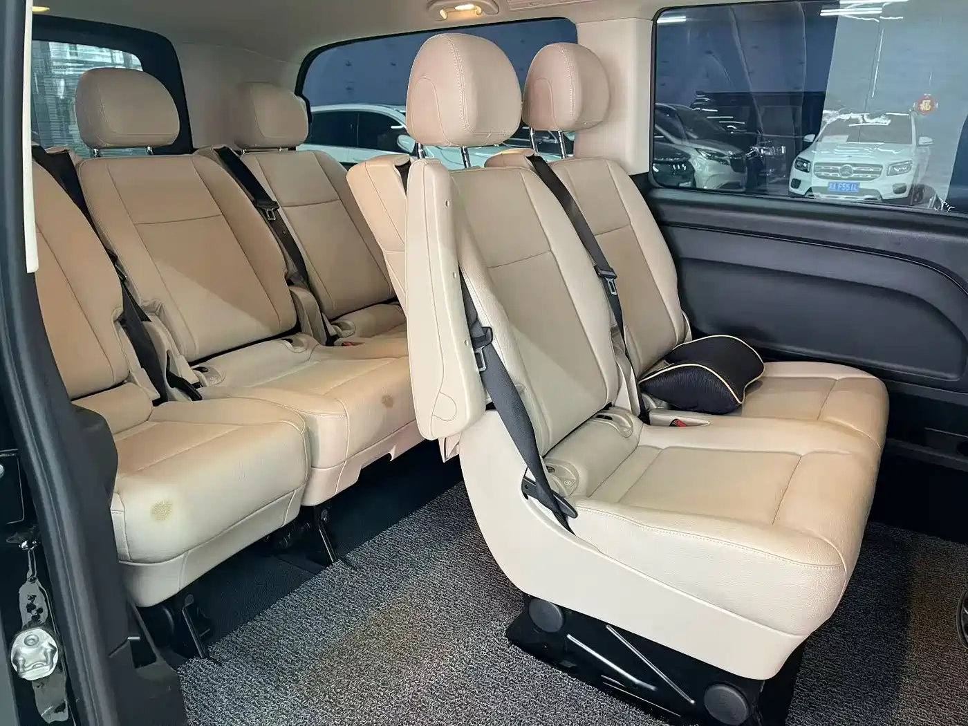 Mercedes-Benz Vito 2023 2.0T Elite 7-Seater фото 6