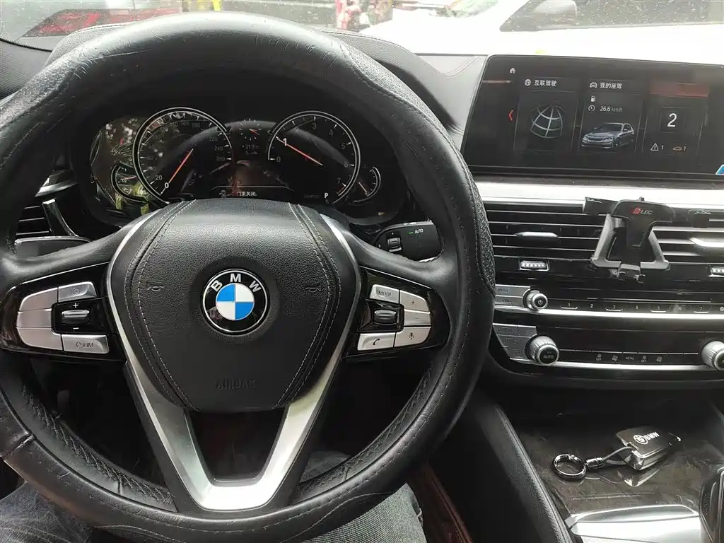 BMW 5 Series 2018 525Li M Sport Package фото 10