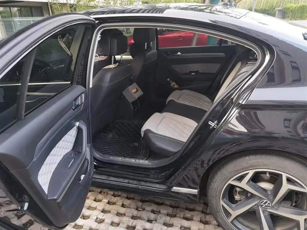 Volkswagen Magotan 2023 2 Million Units Anniversary Edition 330TSI DSG Leading Type фото 15