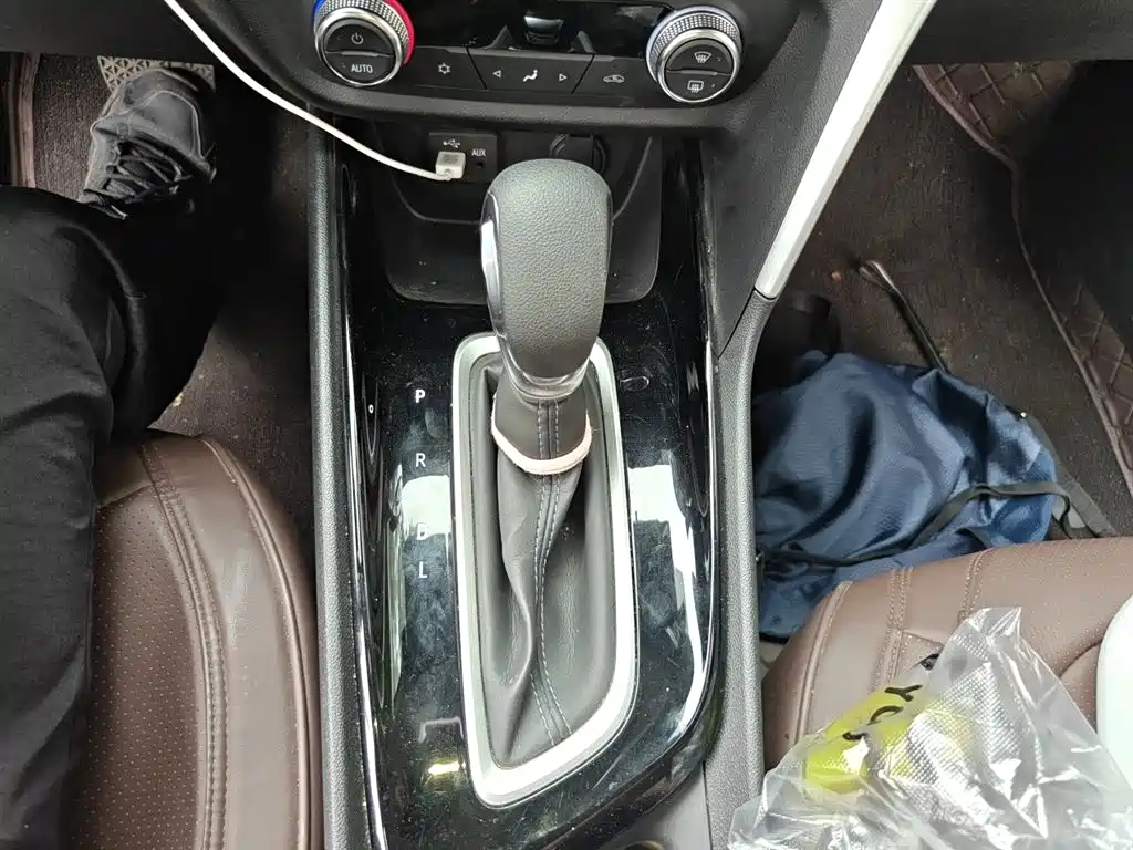 Buick Encore 2021 332T CVT Elite фото 7