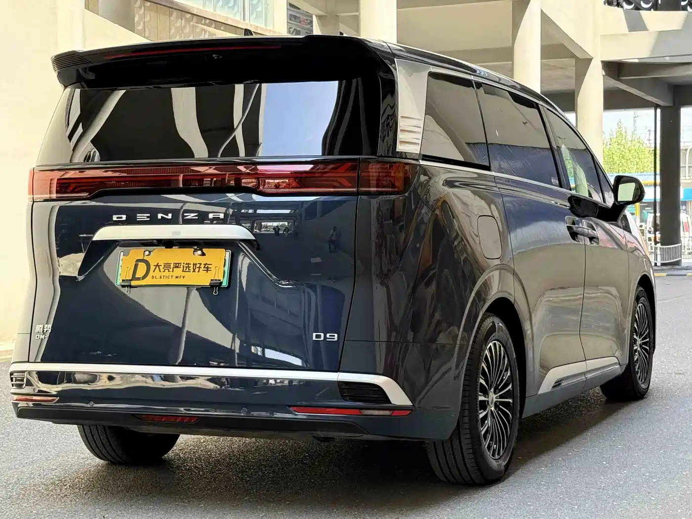 Denza D9 2022 DM-i 970 AWD Flagship фото 4