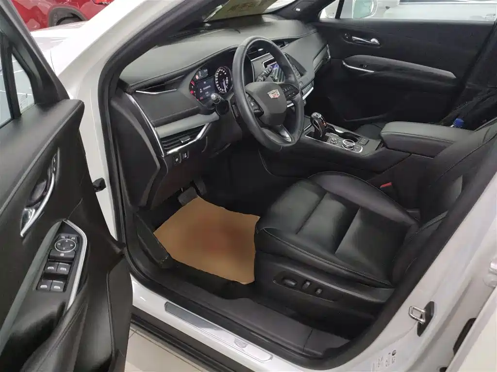 Cadillac XT4 2018 28T FWD Leading Edition фото 16