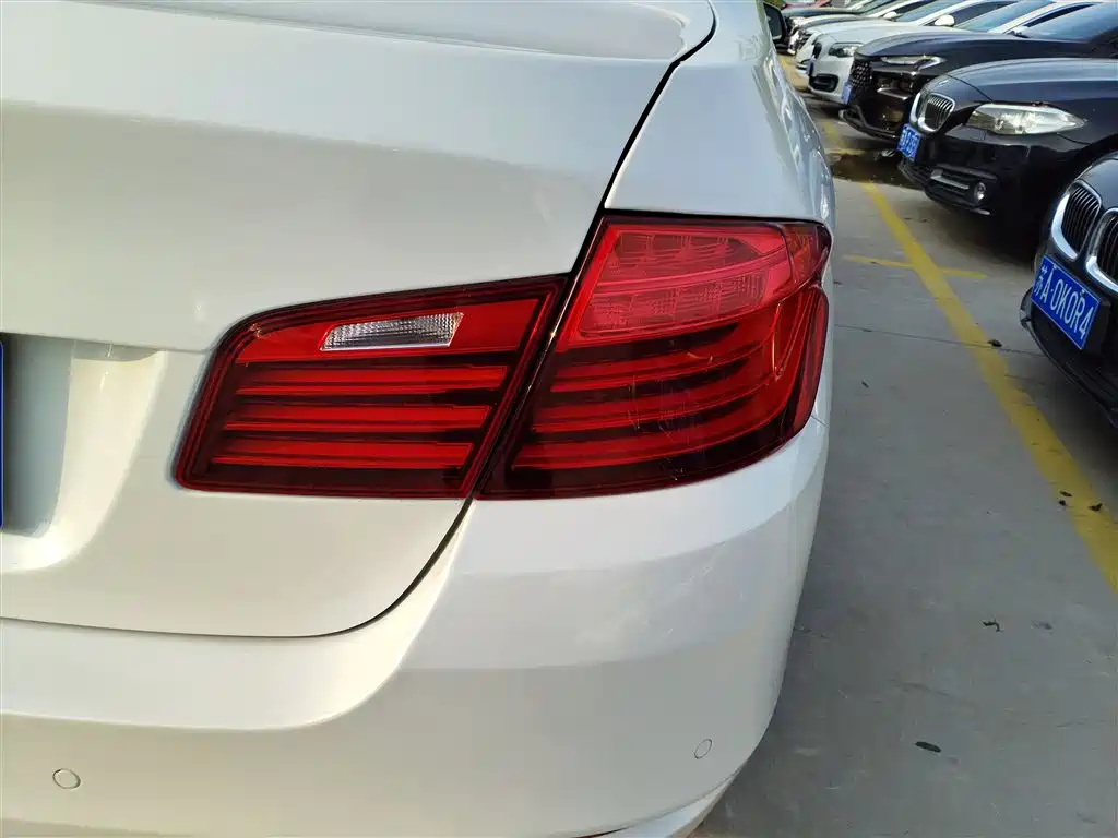 BMW 5 Series 2014 525Li Leading фото 8