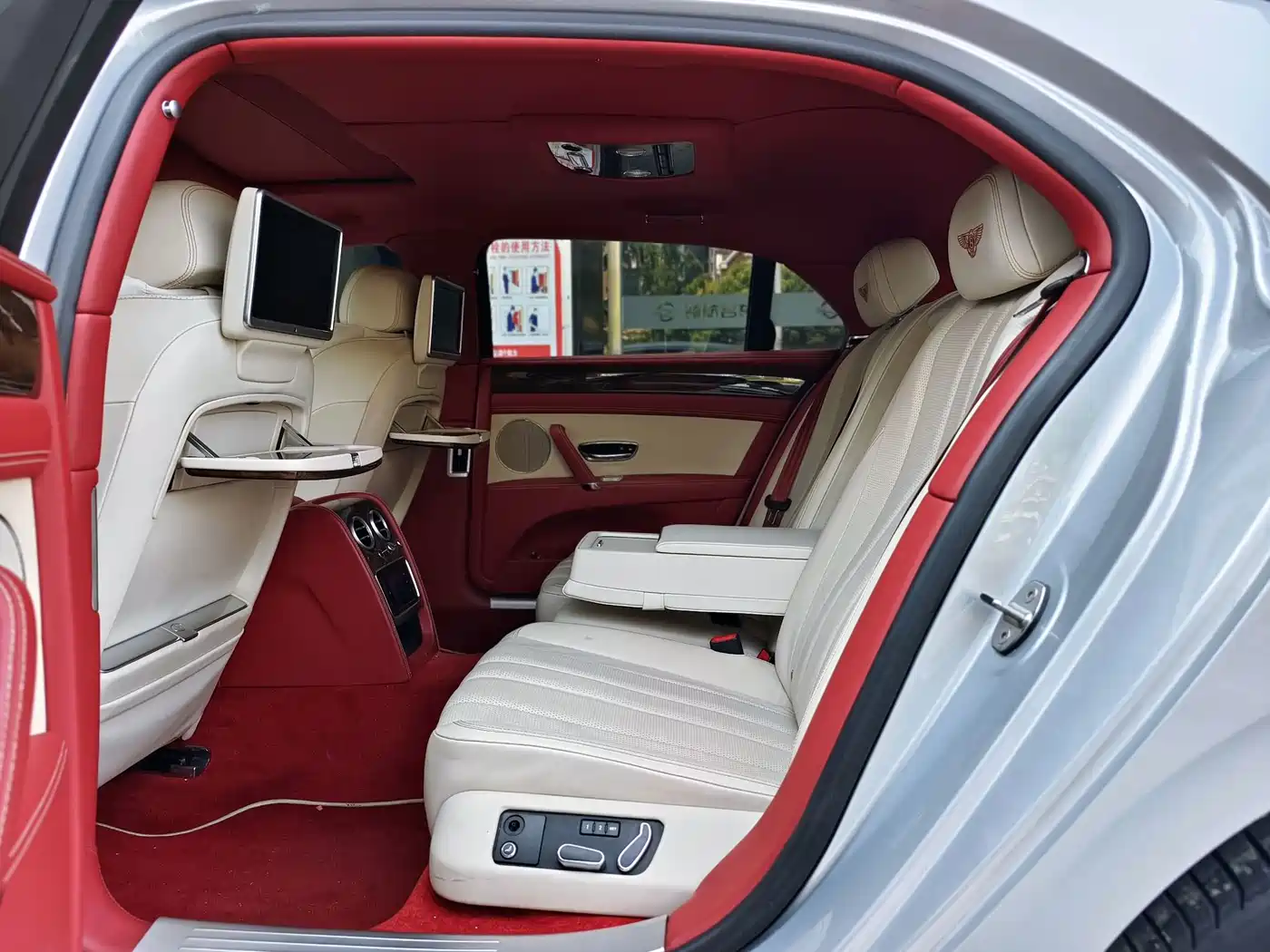 Фото 15 - Bentley Flying Spur