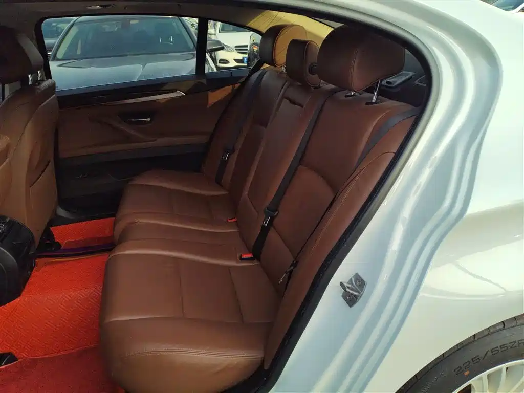 BMW 5 Series 2014 525Li Leading фото 17