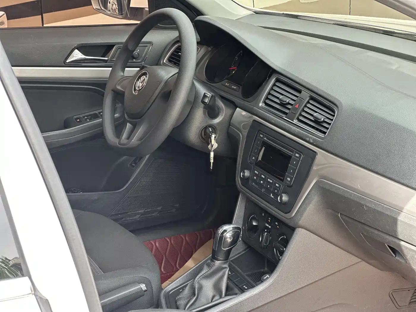 Volkswagen Lavida 2017 1.6L Automatic Trend Edition фото 9