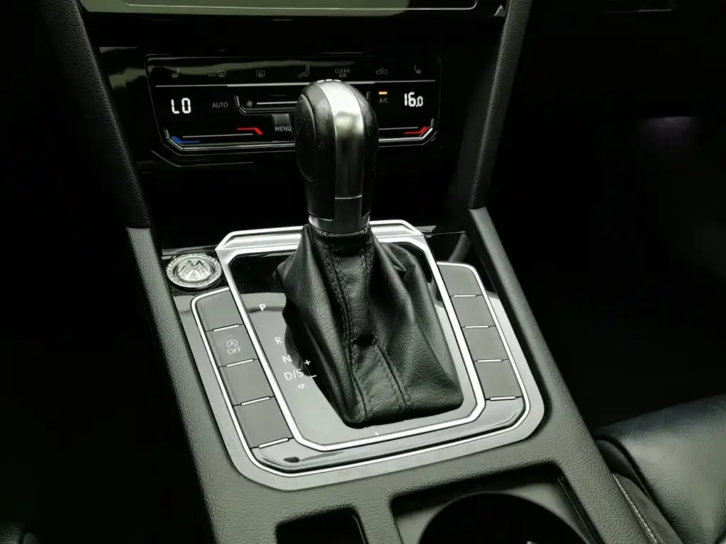 Volkswagen Magotan 2020 330TSI DSG Leading фото 13