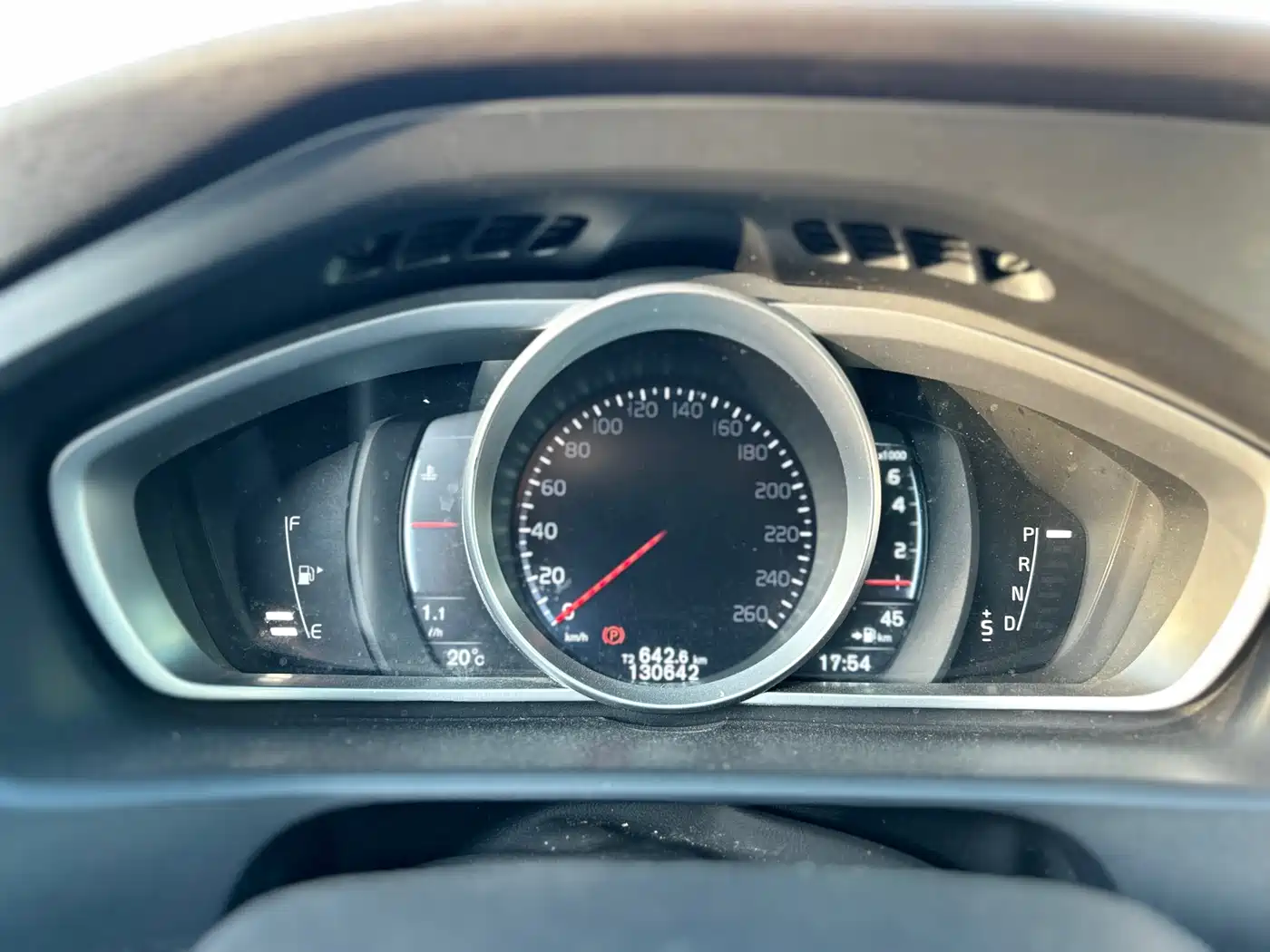 Фото 19 - Volvo V40