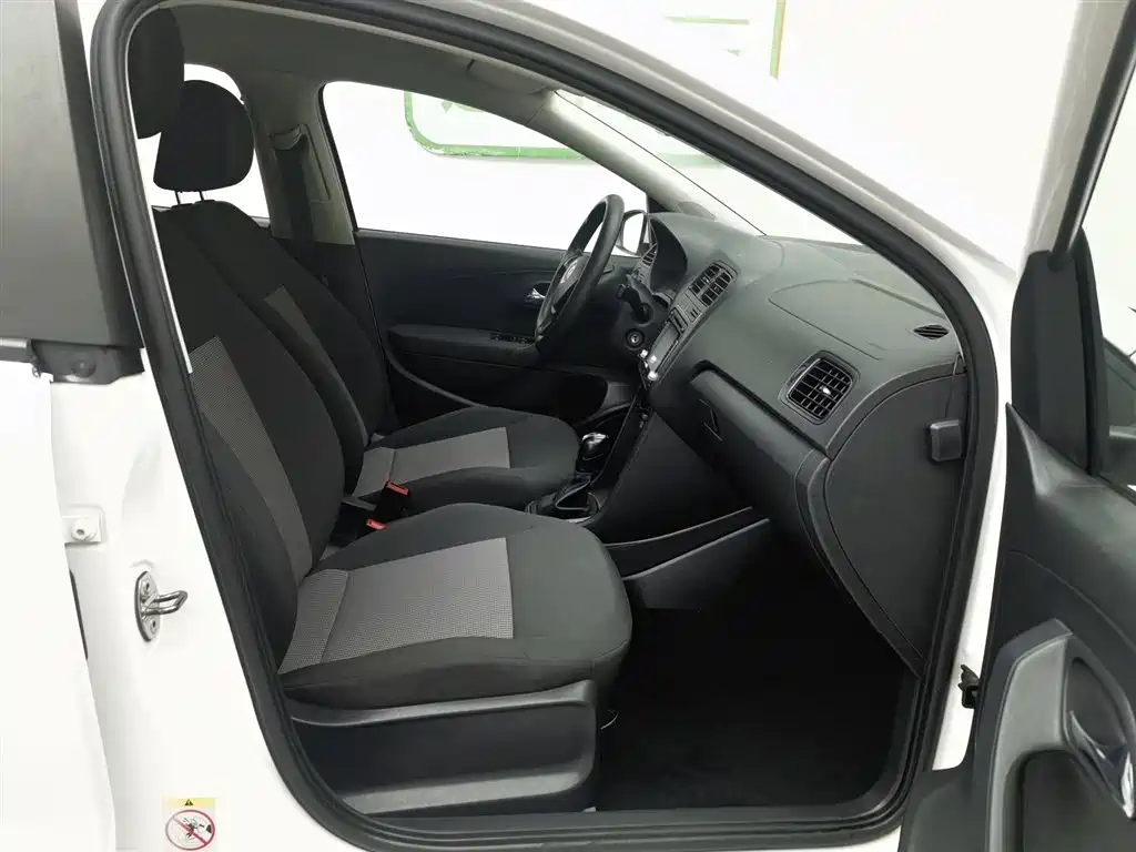 Volkswagen Polo 2016 1.4L Automatic Trend фото 23