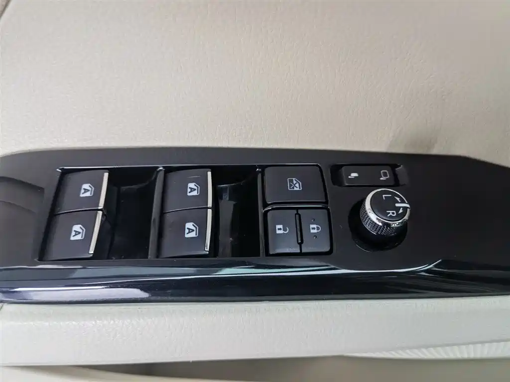 Toyota Camry 2018 2.5G Luxury Edition фото 9