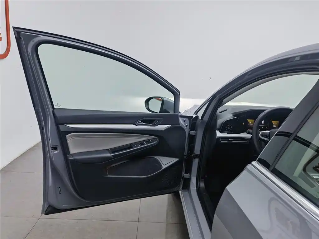 Volkswagen Golf 2023 Facelift 280TSI DSG Pro фото 8