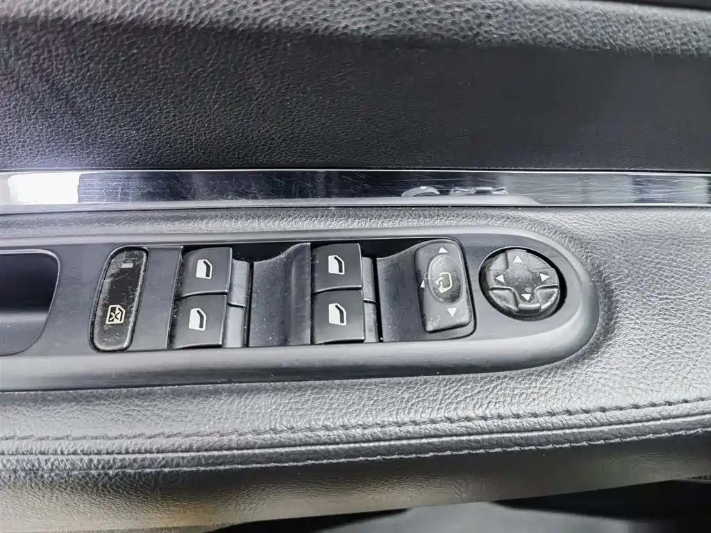 Peugeot 3008 2013 2.0L Automatic Trend Edition фото 9