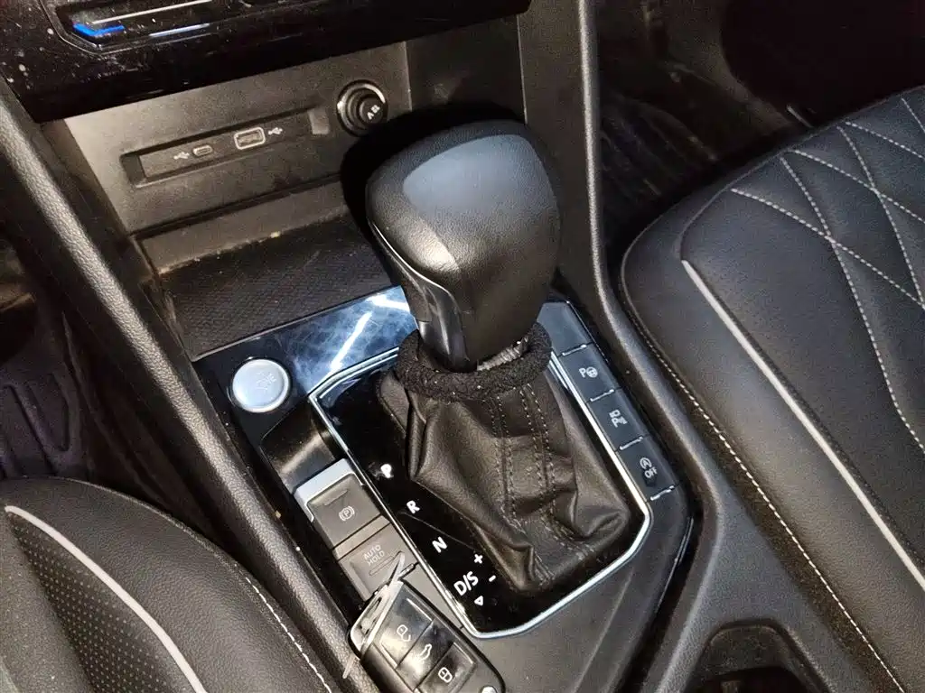 Volkswagen Tiguan L 2022 330TSI Auto 2WD R-Line Premium Edition фото 14