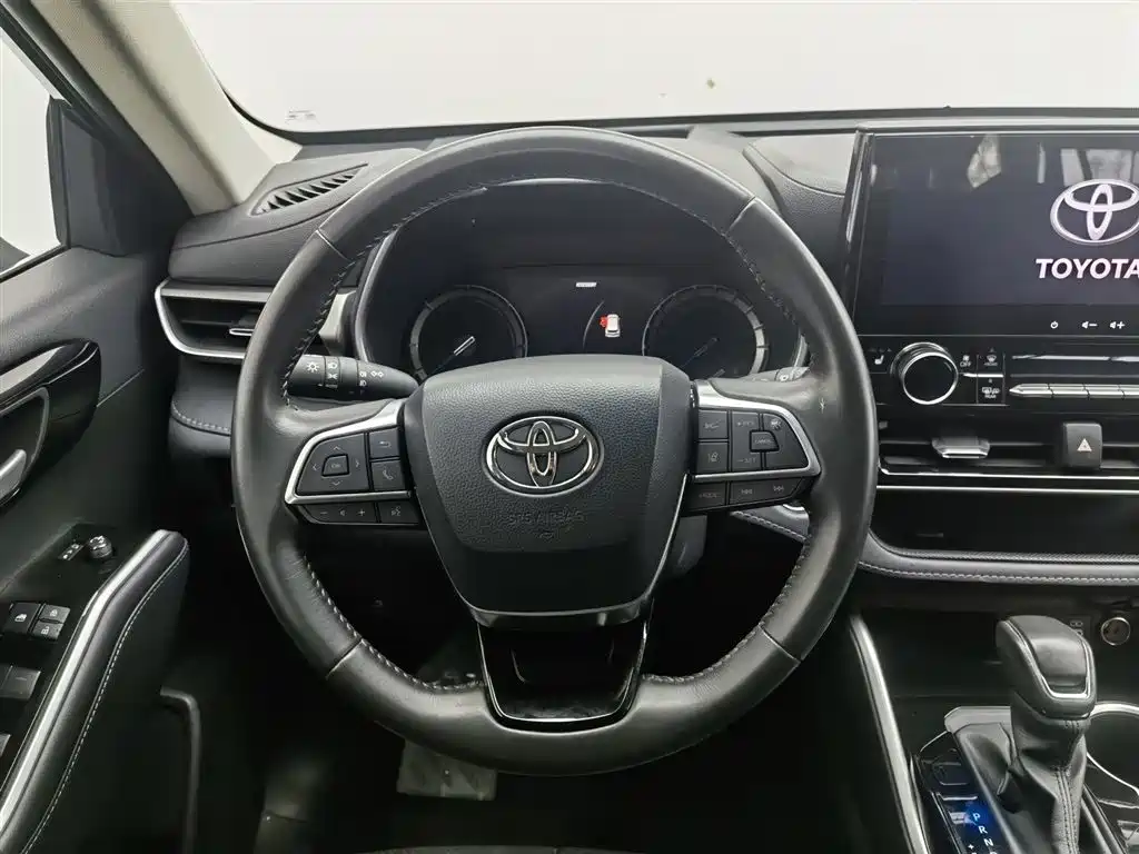 TOYOTA HIGHLANDER