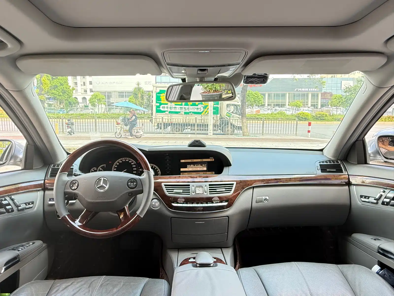 Photo 7 - Mercedes-Benz S-Class