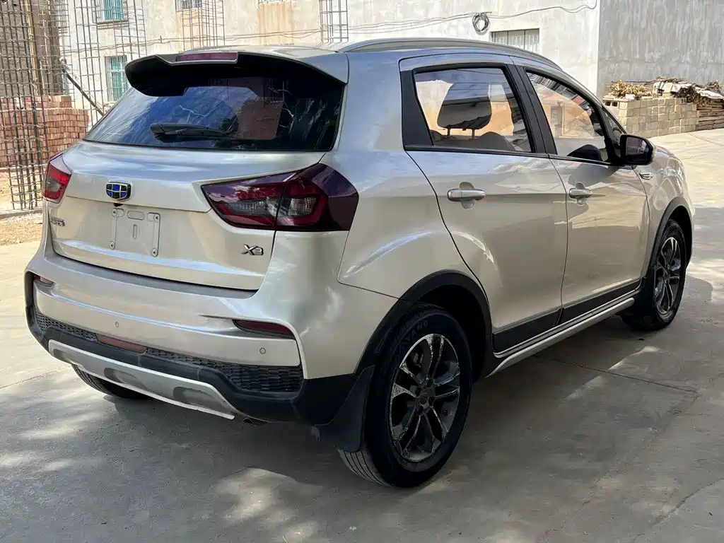 Фото 7 - Geely Vision X3