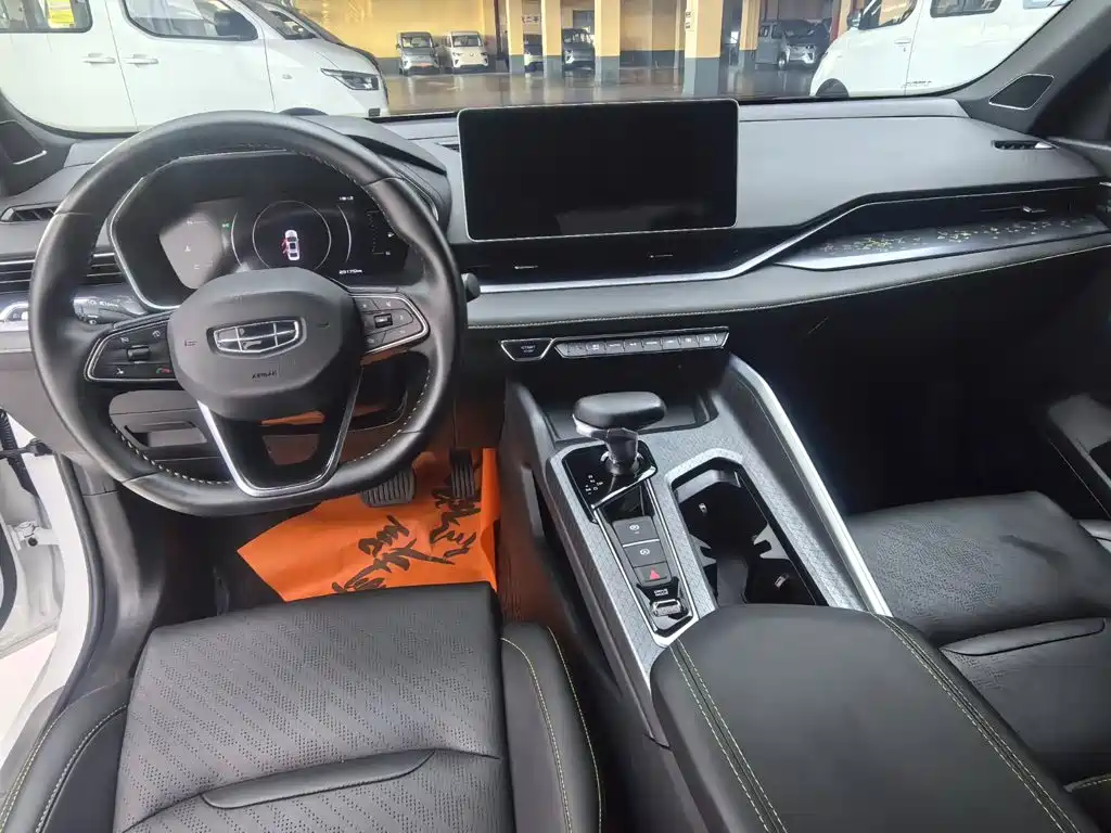 Фото 4 - Geely Preface