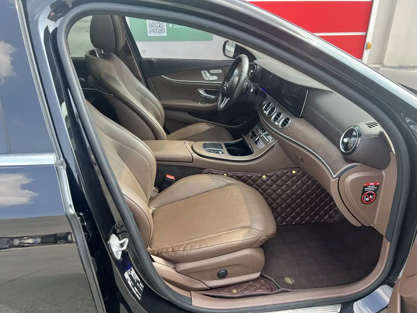 Photo 11 - Mercedes-Benz E-Class