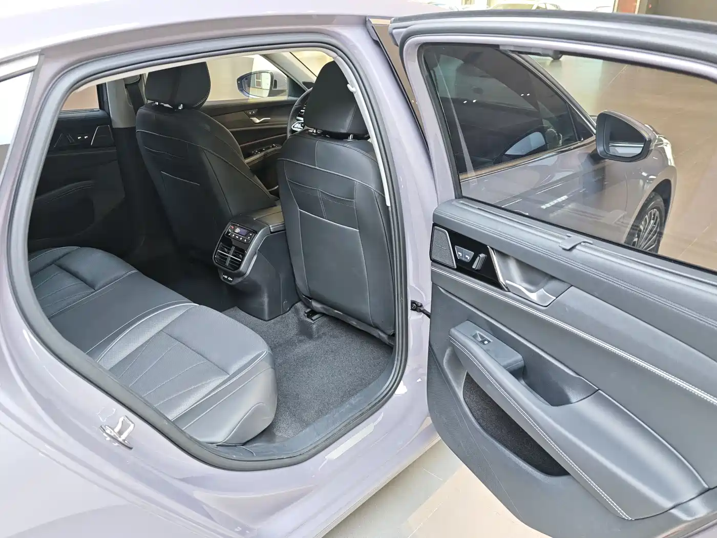 Volkswagen Passat 2025 Pro 380TSI Dragon Prestige Edition фото 6