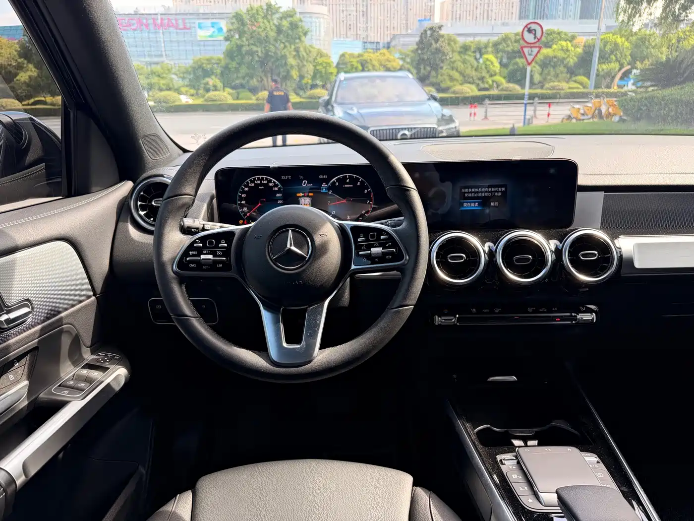Фото 9 - Mercedes-Benz GLB