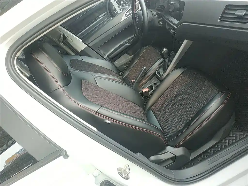 Volkswagen Polo 2019 Plus 1.5L Automatic Panorama Enjoyment Edition фото 25