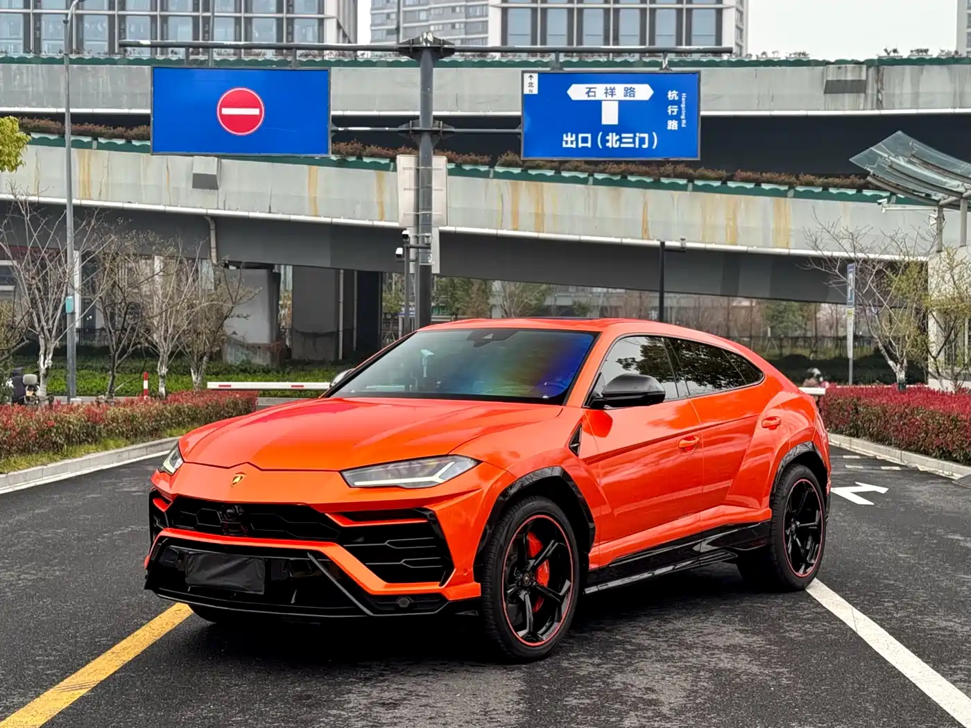 LAMBORGHINI URUS