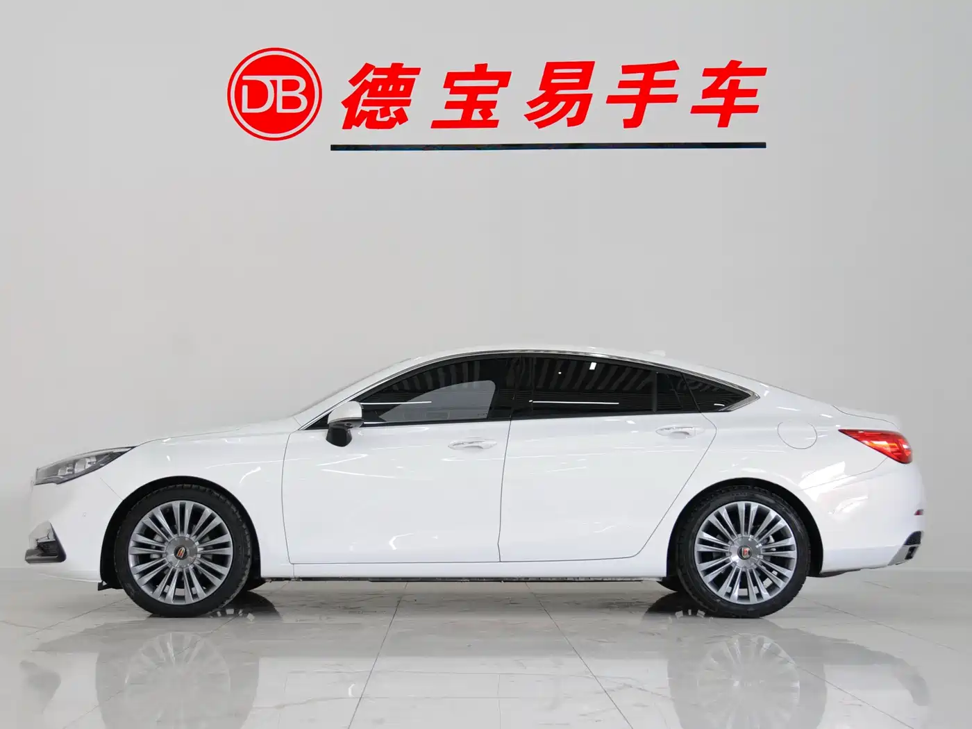 Hongqi H5 2020 1.8T Automatic Smart Connected Leader Edition фото 3