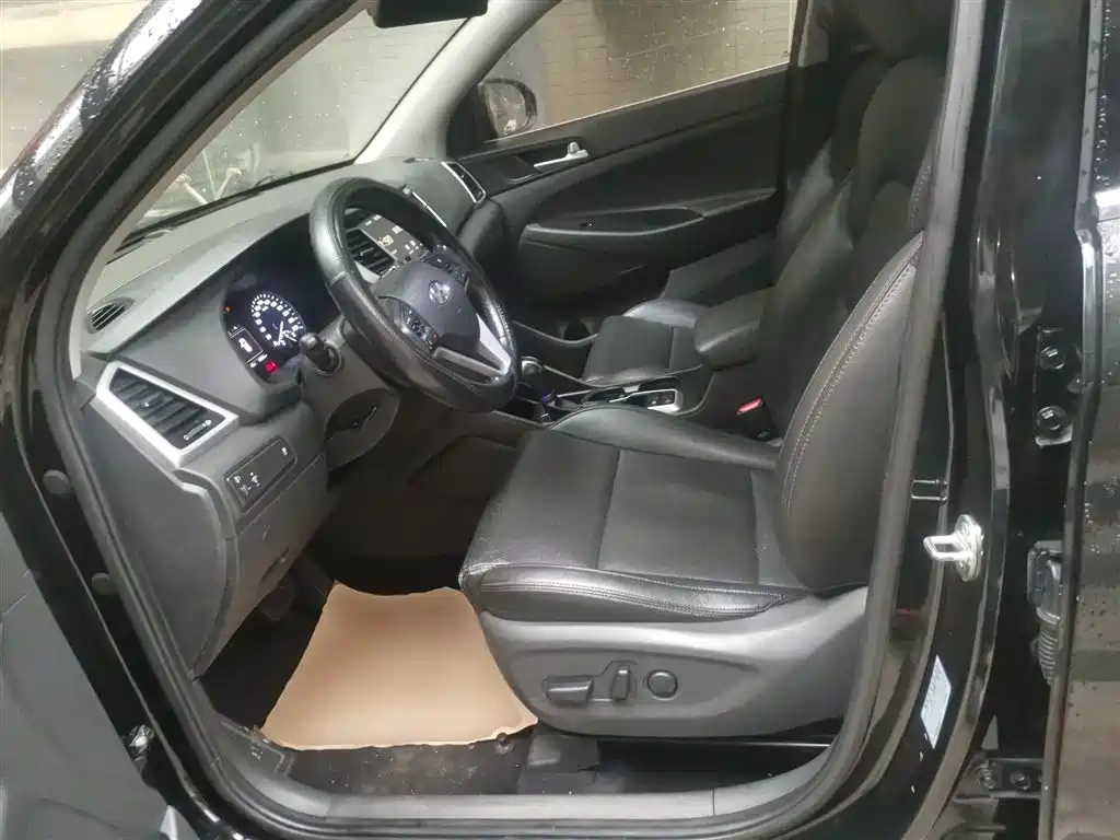 Hyundai Tucson 2018 1.6T DCT 2WD 15th Anniversary Special Edition фото 15
