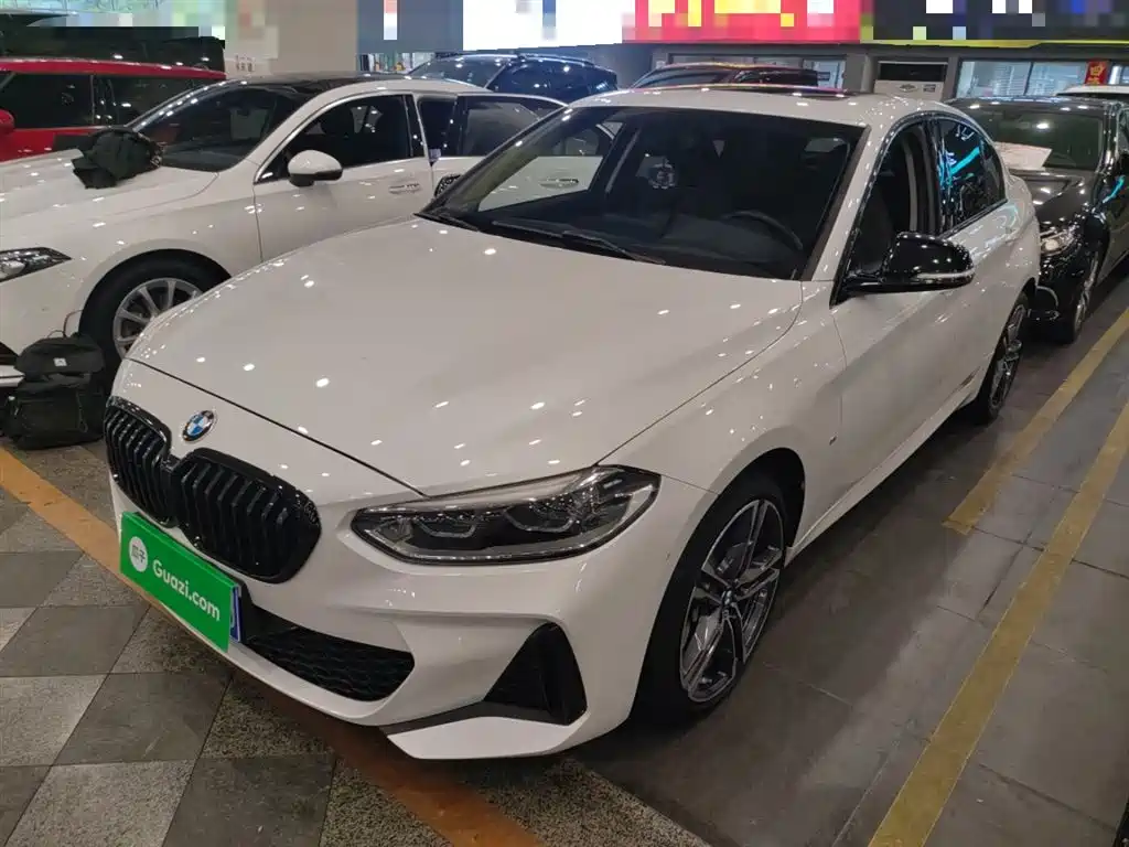 BMW 1 Series 2021 125i M Sport Black Night Edition фото 2