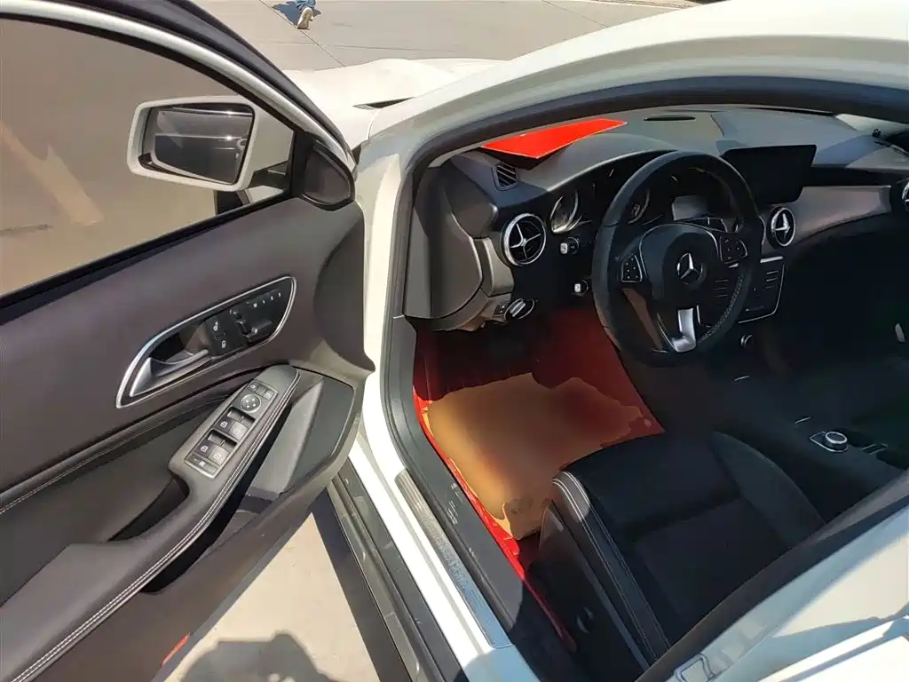 Mercedes-Benz GLA 2016 GLA 200 Dynamic фото 16