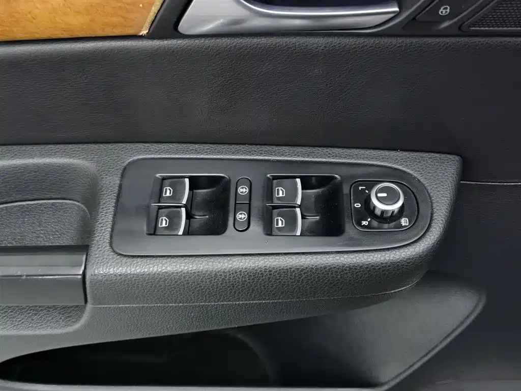 Volkswagen Sharan 2013 1.8TSI Comfort фото 9