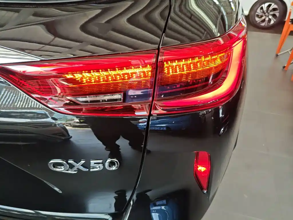 Photo 8 - Infiniti QX50