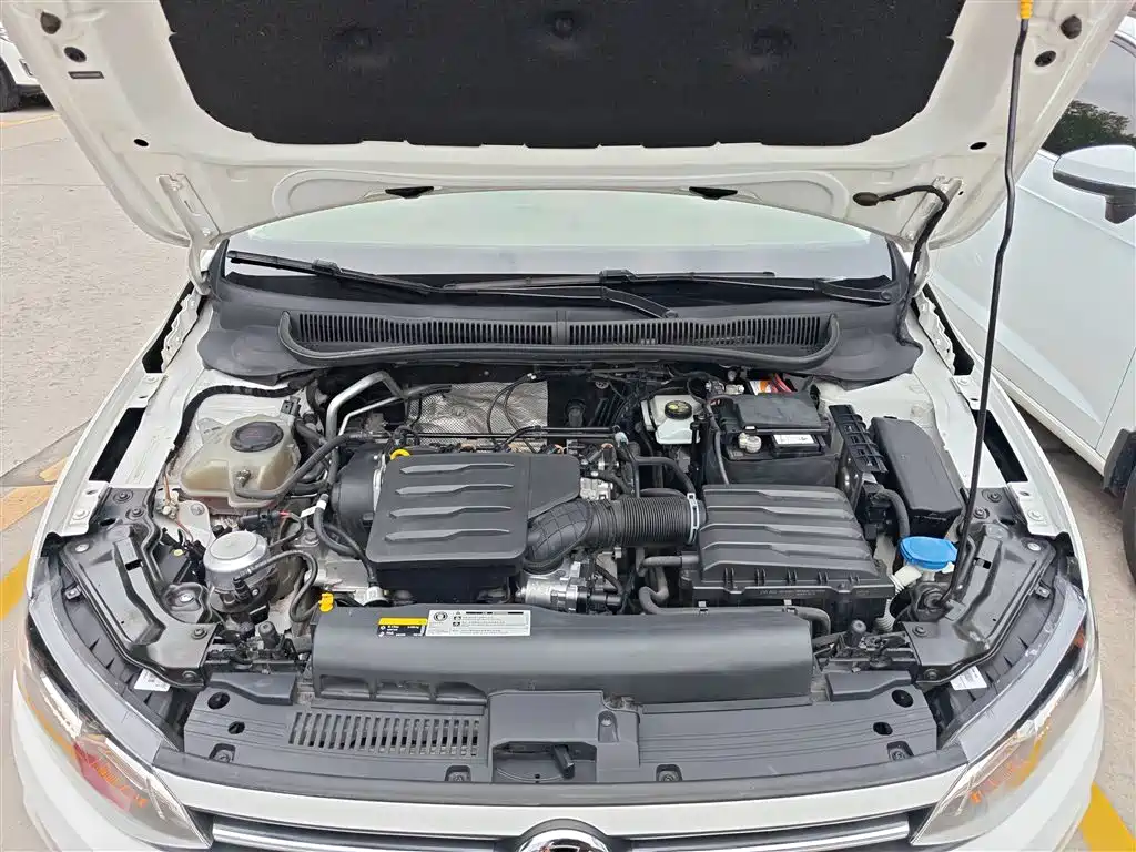 Volkswagen Polo 2019 Plus 1.5L Automatic Panorama Enjoyment Edition фото 17