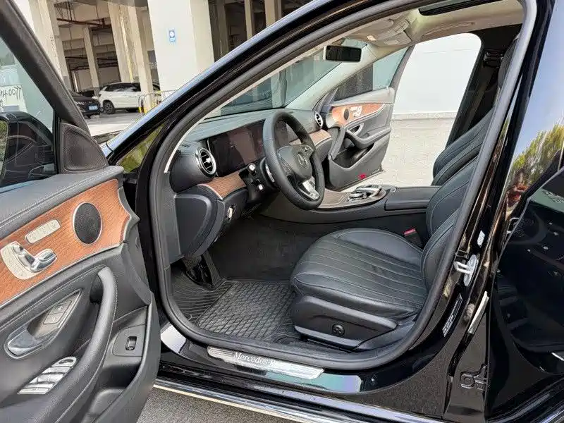 Mercedes-Benz E-Class 2018 E 300 L Luxury фото 4