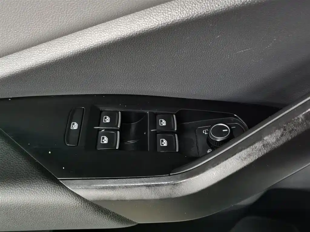 Volkswagen Sagitar 2021 200TSI DSG Surpassing Edition фото 9