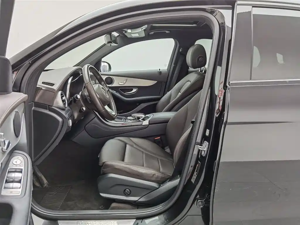 Mercedes-Benz GLC Coupe 2018 GLC 200 4MATIC Coupe SUV фото 10