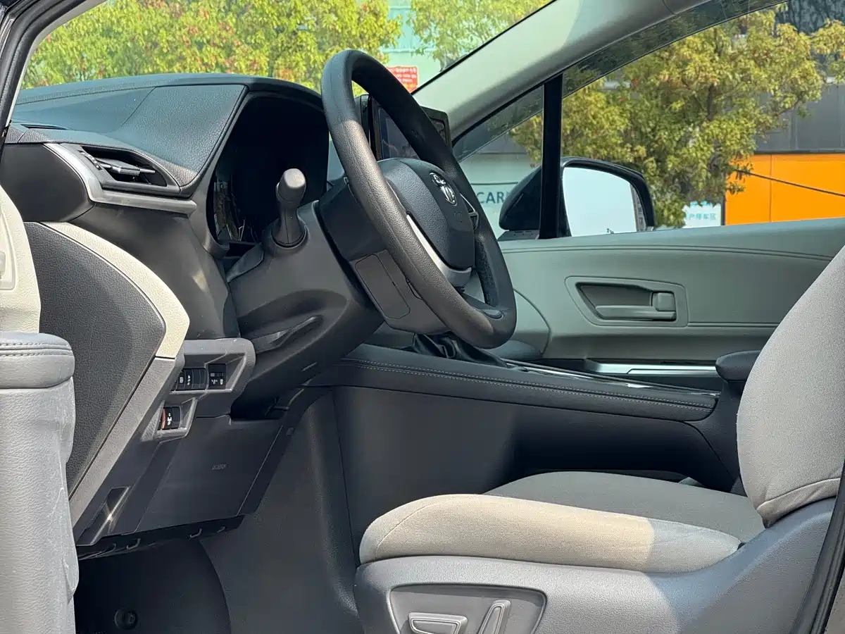 Toyota Sienna 2024 2.5L Hybrid Comfort Edition фото 7