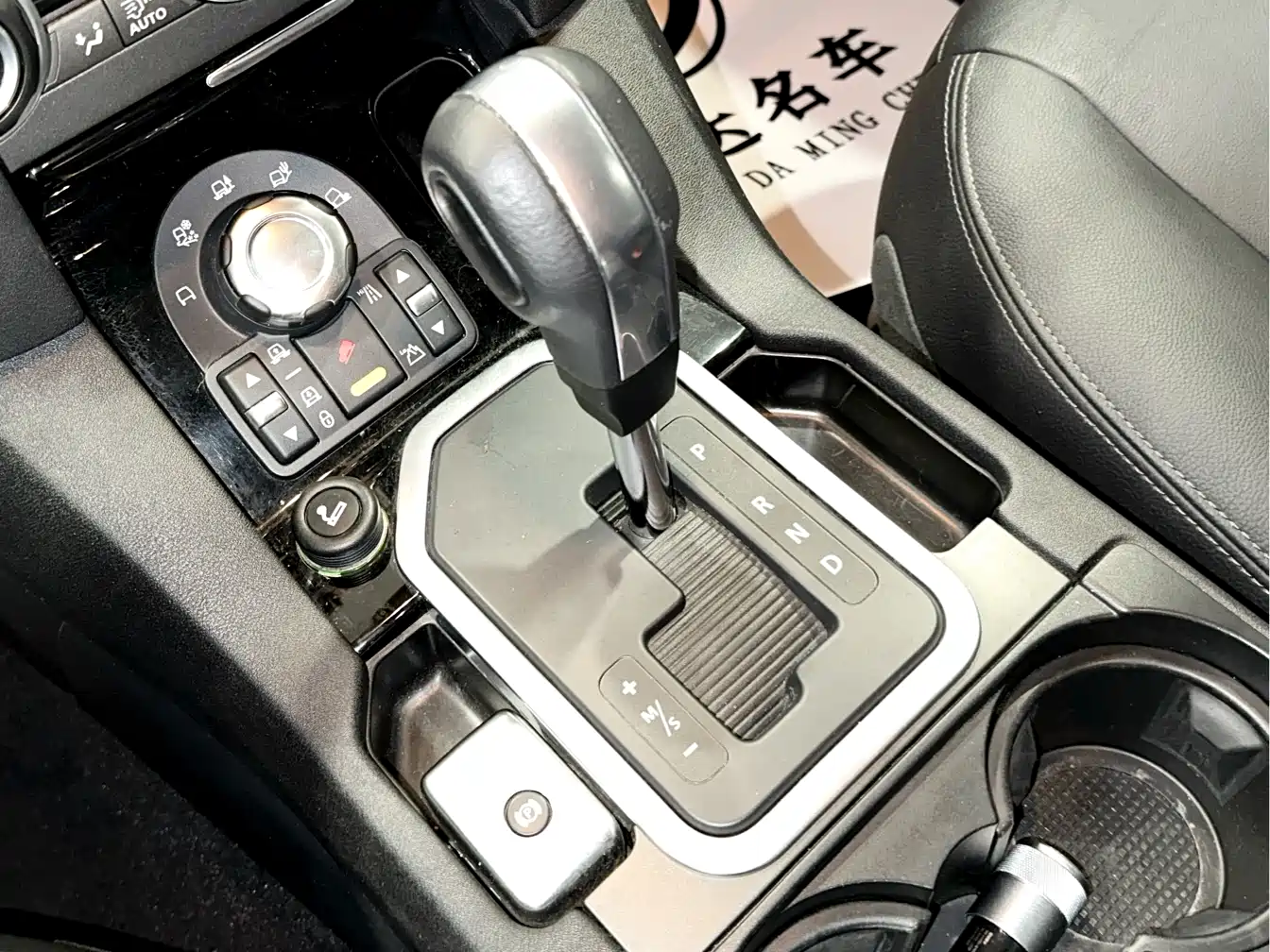 Land Rover Discovery 2011 4.0 V6 HSE фото 8