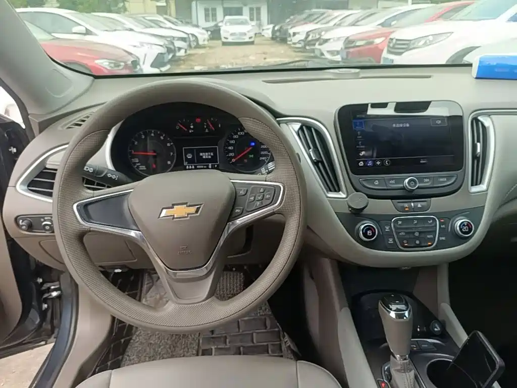 Photo 10 - Chevrolet Malibu XL