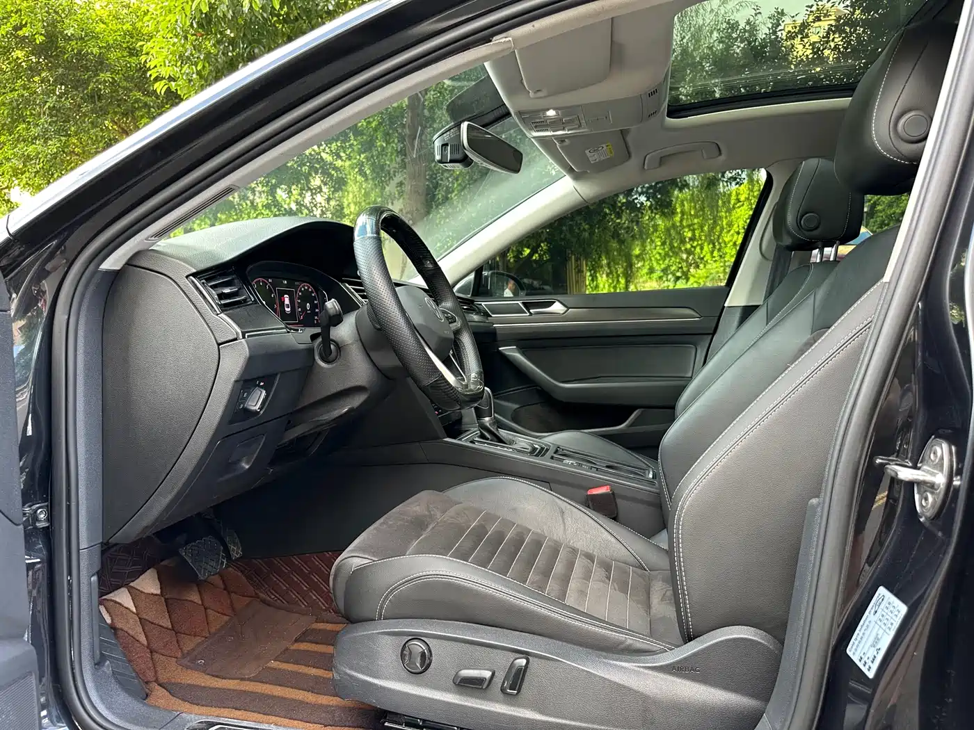 Volkswagen Magotan 2020 330TSI DSG Luxury фото 4
