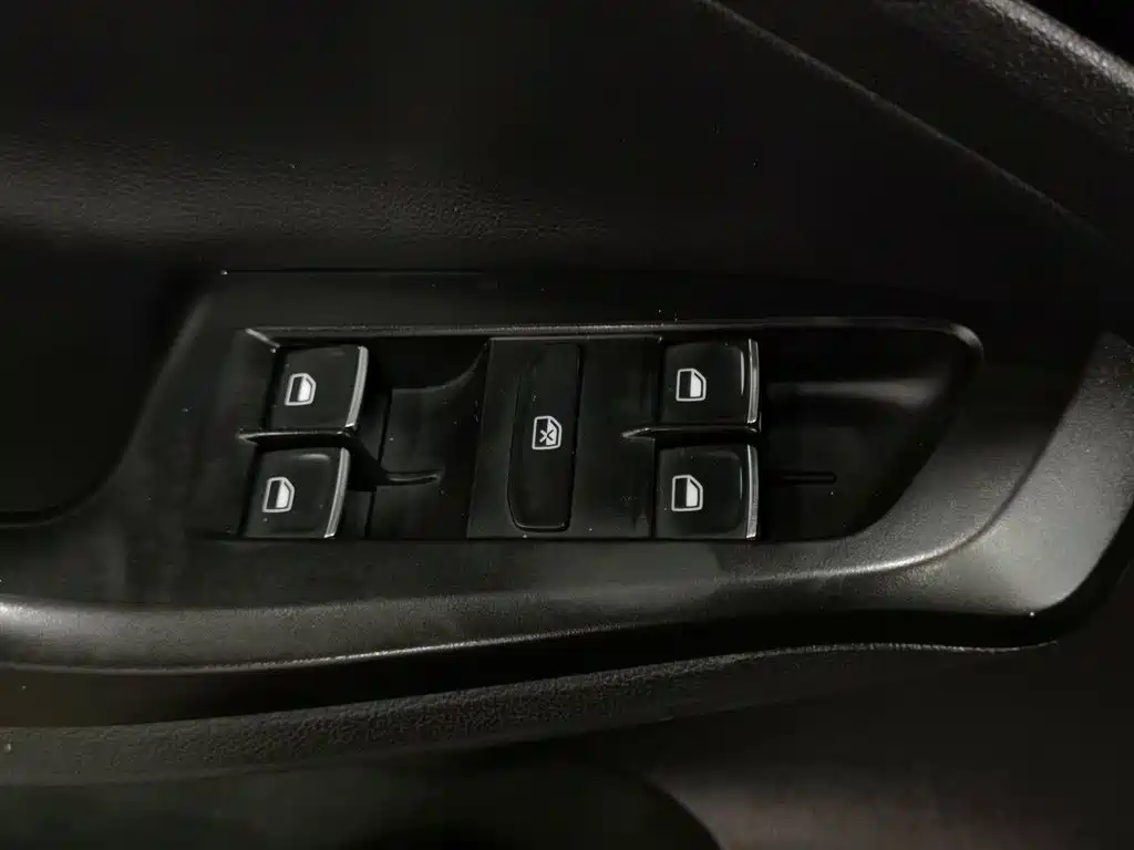 Volkswagen Sagitar 2018 280TSI DSG Luxury фото 9