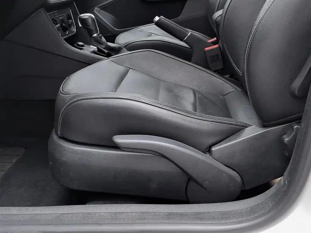 Volkswagen Lavida 2015 230TSI DSG Comfort Edition фото 20