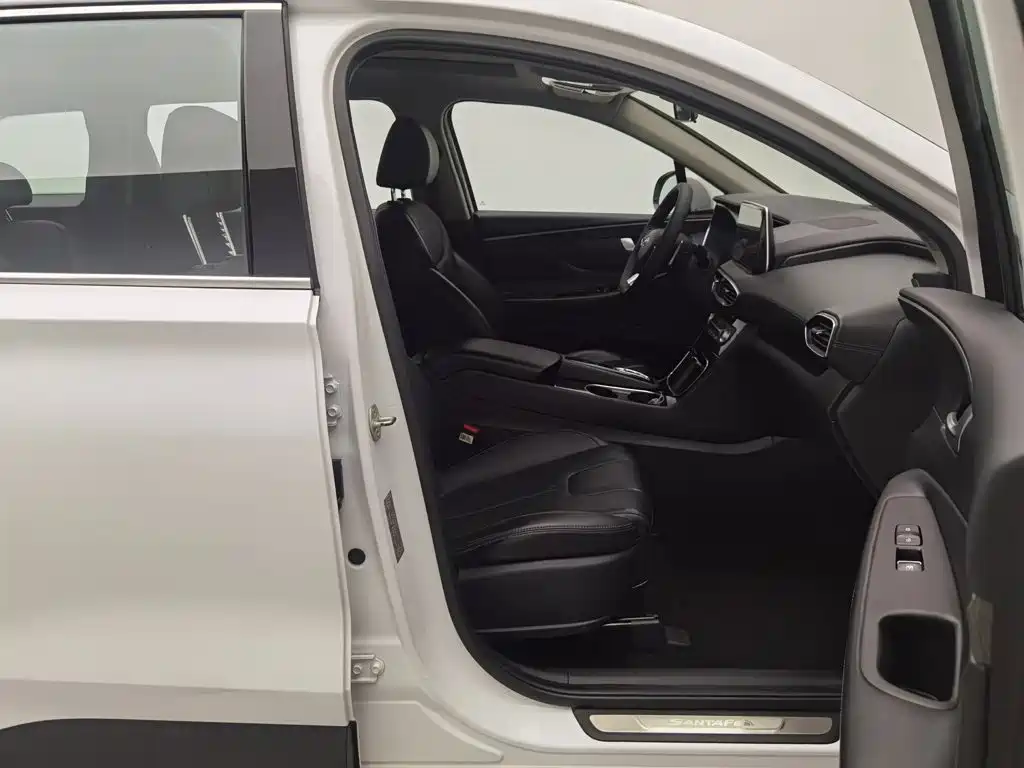 Photo 23 - Hyundai Santa Fe