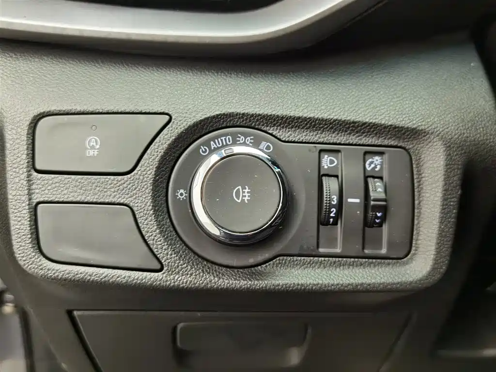 Chevrolet Volando 2018 Redline 530T Auto Premium Edition (5+2 seater) China V фото 21