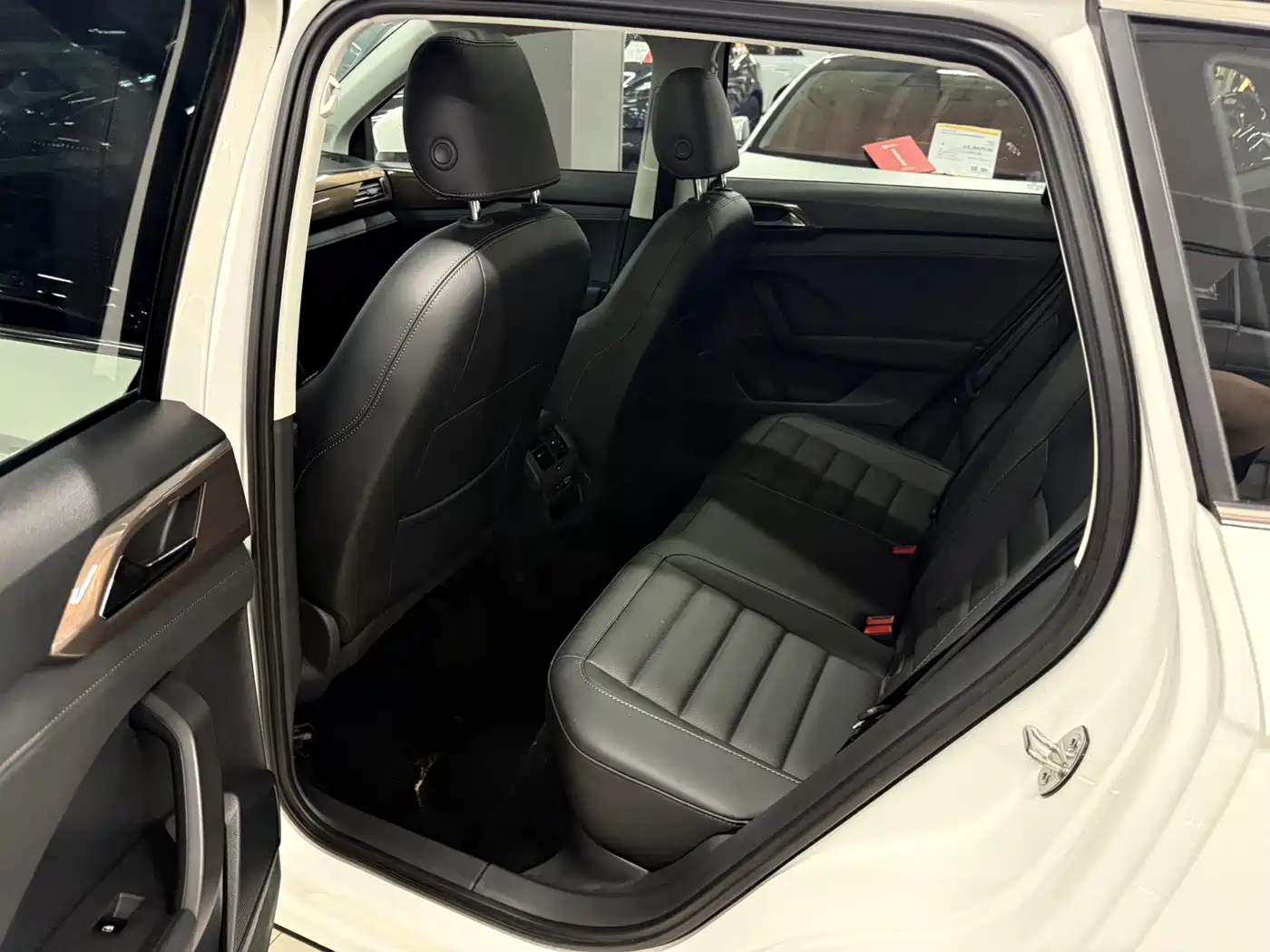 Volkswagen Tharu 2022 280TSI FWD Luxury Edition фото 13