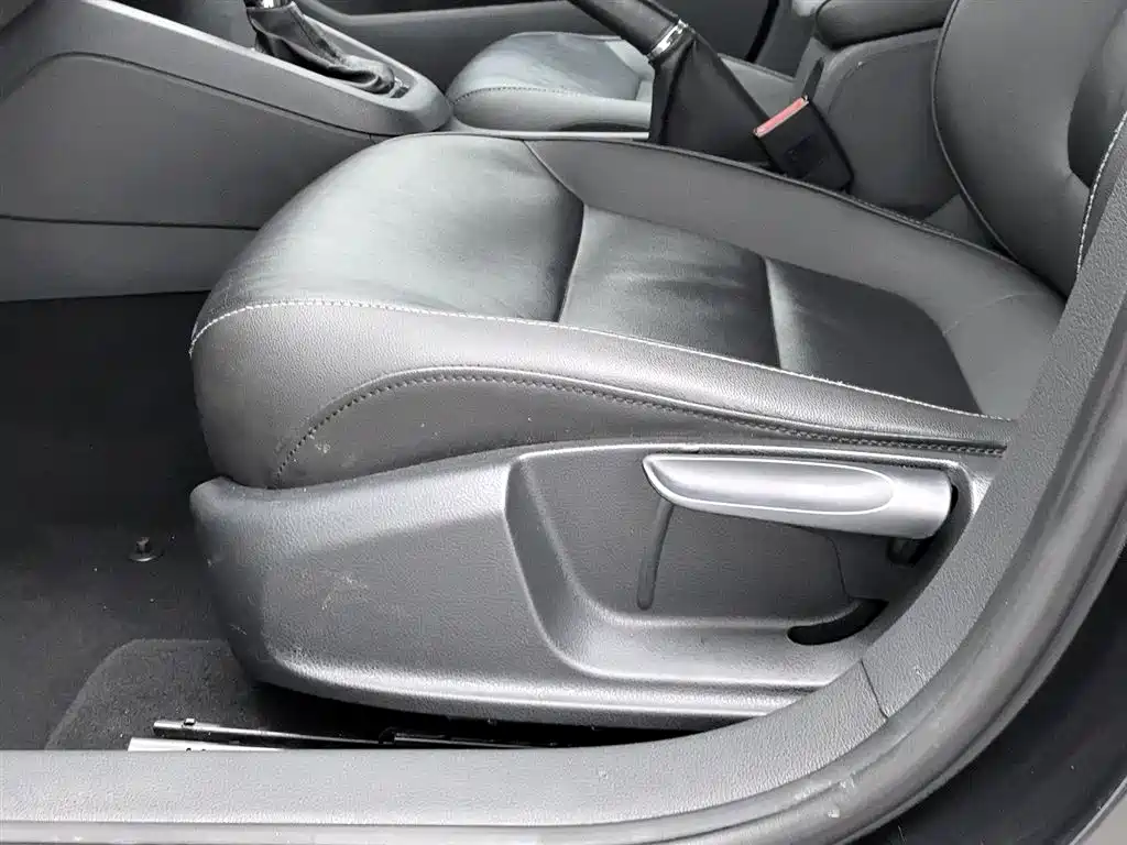 Volkswagen Sagitar 2015 1.6L Automatic Comfort фото 20