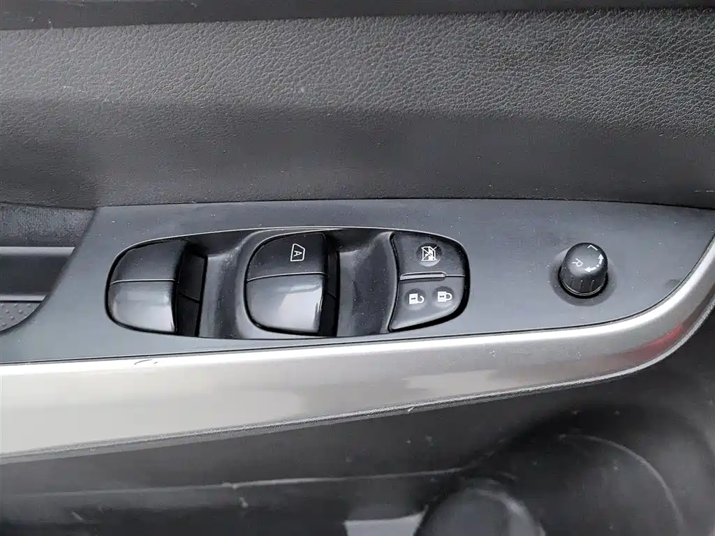 Nissan Navara 2017 Model 2.5L Automatic 4WD Luxury QR25 фото 9
