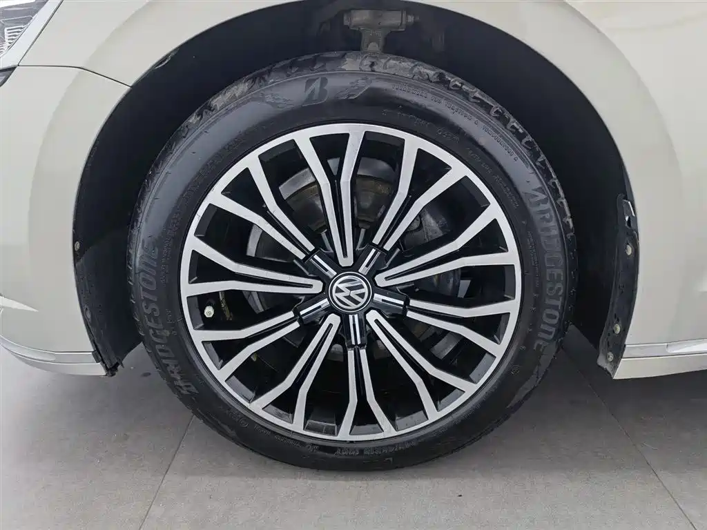 Volkswagen Phideon 2016 380TSI 2WD Prestige Edition фото 17